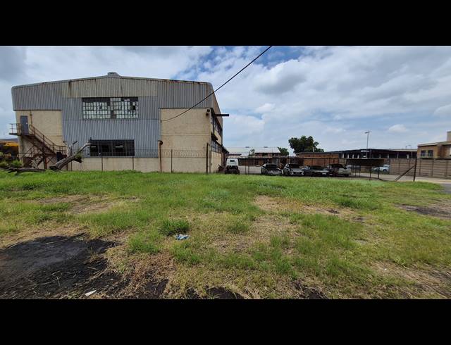 1,850M² FACTORY FOR SALE IN ANDERBOLT